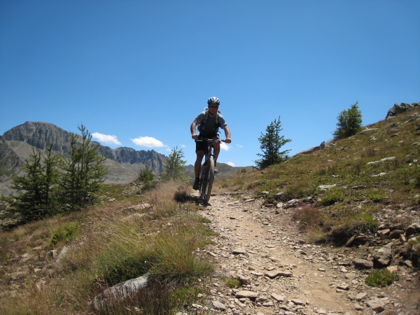 Lombarde : Derrière le Col de la Lombarde, les couleurs sont sublimes, et ça roule!