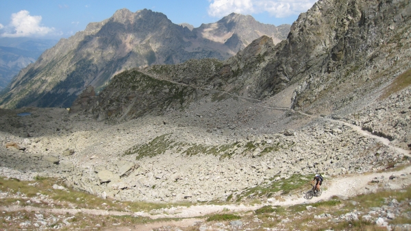 Sentier en balcon : Superbe, le sentier en balcon roulant entre le Pas de Saint Anne et le Col du Saboulé!! A faire absolument