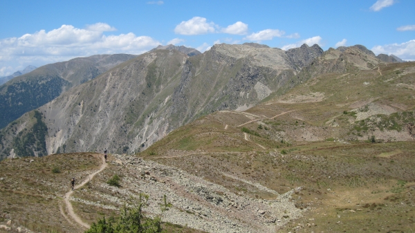 Itinéraire ? : On peut voir au loin, très très loin, toutes les crêtes que nous aurons suivies ou escaladées pendant la journée...