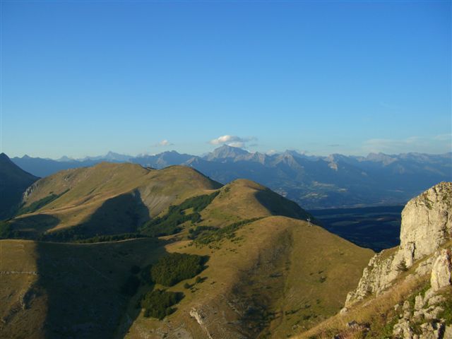 vue du sommet : sur le massif des ecrins