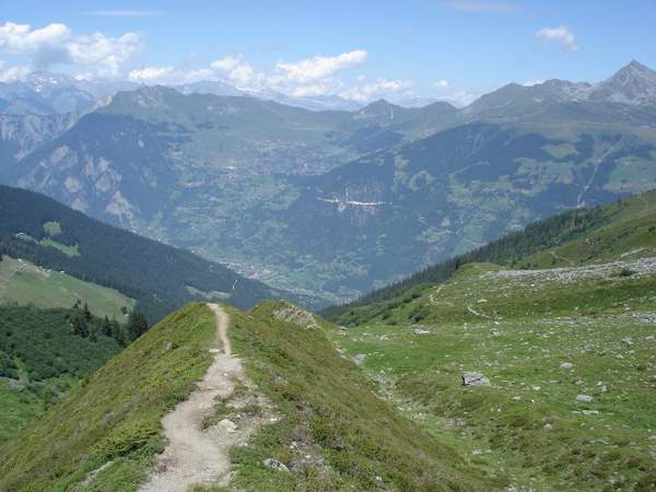 Dans la traversée vers Brunet : Dans la traversée vers Brunet. Verbier au 2e plan et les Alpes Vaudoises au fond.