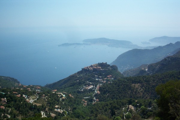 #3 Eze village+baie villefranche : Vue super sympa depuis le fort de la Revère. Eze village+baie villefranche : Vue super sympa depuis le fort de la Revère.