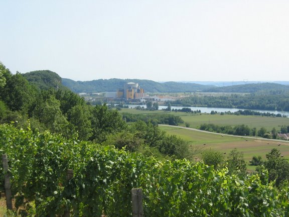 #1 Plaine du Nord-Isère : Vue sur la plaine depuis le Bugey (la Centrale à gauche !!) Plaine du Nord-Isère : Vue sur la plaine depuis le Bugey (la Centrale à gauche !!)