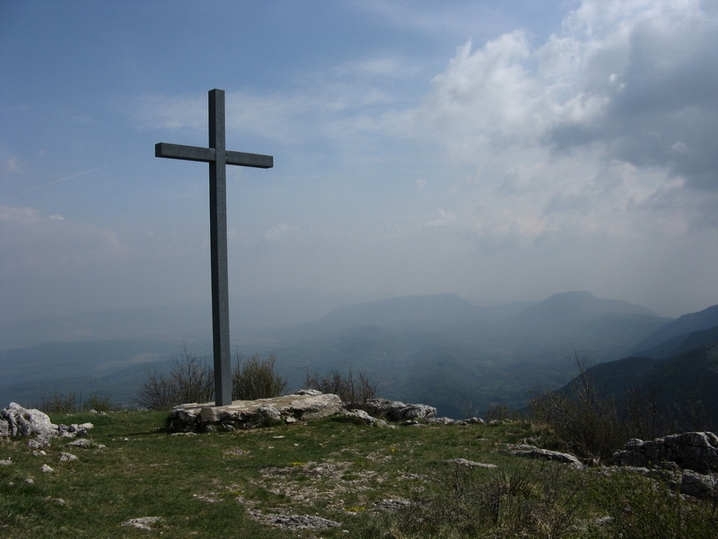 sommet ! : la croix d'Innimond, décidement bien laide...