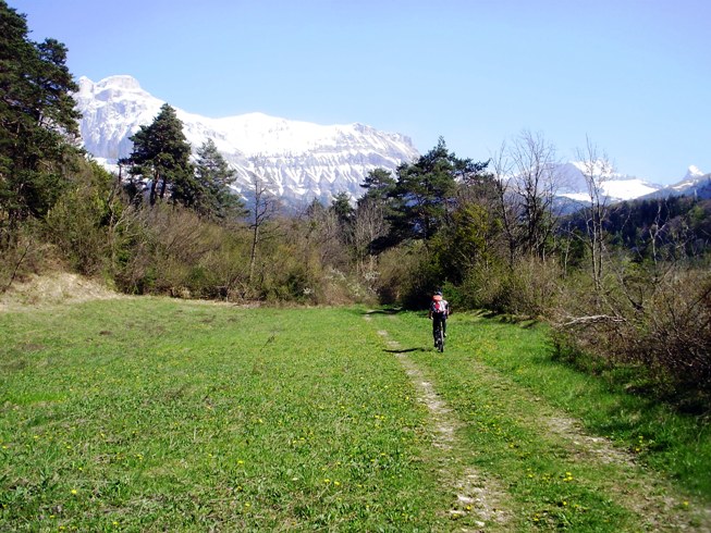 #6 Tréminis : ça commence à sentir l Tréminis : ça commence à sentir l'écurie,le gite est au pied des cimes enneigées...