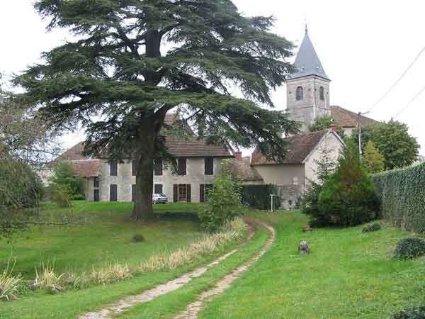 #2 Cure et église de gy : plus bas... Cure et église de gy : plus bas...