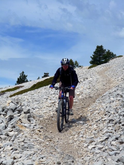 #5 Sentier de cailloux : On voit le single dans les lauzes ;-) Sentier de cailloux : On voit le single dans les lauzes ;-)