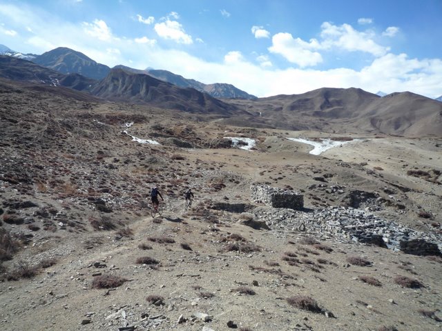 Fin de la piste : Début du sentier vers le collet à 4000m