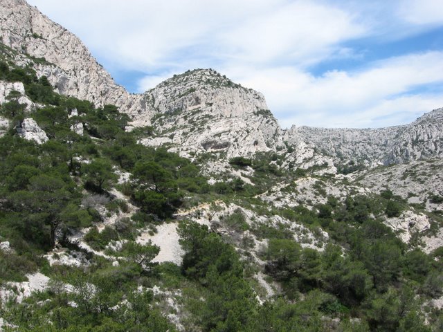 #10 Descente sur Callelongue : le sentier de descente en se retournant Descente sur Callelongue : le sentier de descente en se retournant