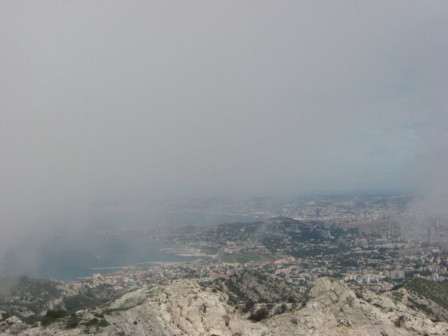 #5 Vue sur Marseille : Entrées maritimes, typiques du coin en été Vue sur Marseille : Entrées maritimes, typiques du coin en été