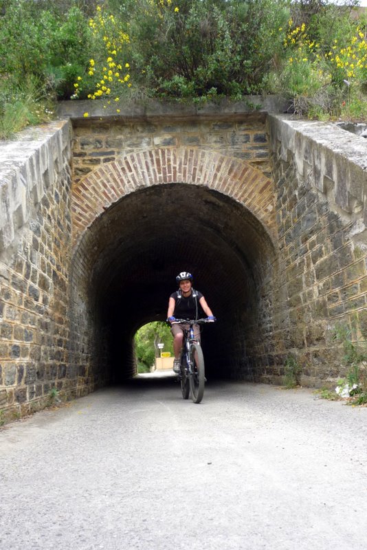 Sortie de Banyuls : Encore un passage sous train qui sert aussi pour l'eau en cas de crue.