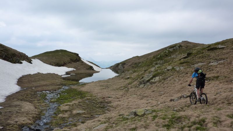 Juste sous  le col : Un petit lac pour pique-niquer tranquille