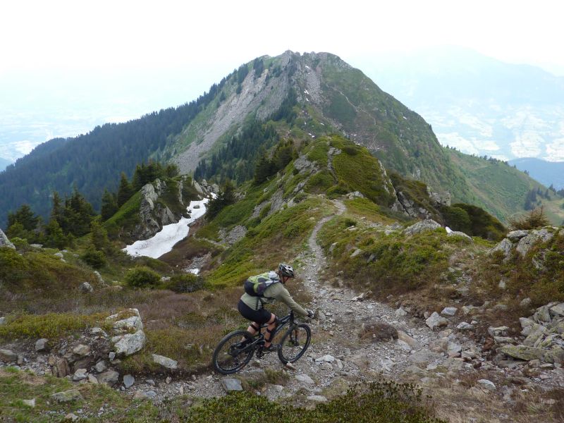 La Roche Pourrie : Départ de la descente sur la crête avec vue imprenable sur la Roche Pourrie