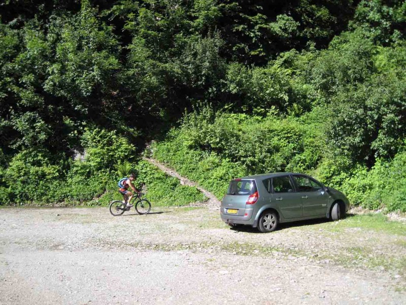 #1 Le parking ~1310 : Début du portage Le parking ~1310 : Début du portage