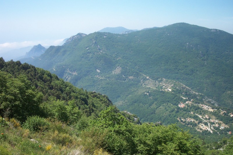#4 Baisse de Scuvion : Vue sur le Mont Ours, le Mont Agel et la mer Baisse de Scuvion : Vue sur le Mont Ours, le Mont Agel et la mer
