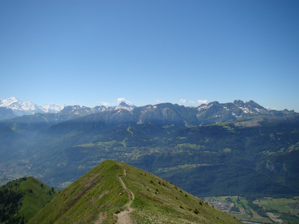 #9 La vue depuis le sommet : Le Bargy et les Aravis La vue depuis le sommet : Le Bargy et les Aravis