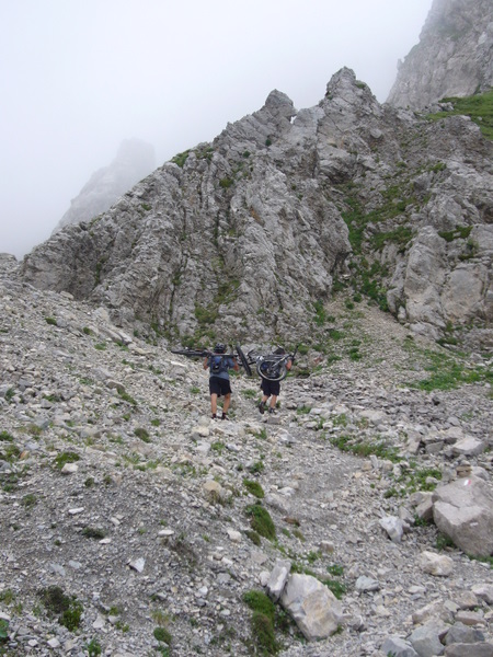 Col des Aiguilles : Partis pour 500m de portage