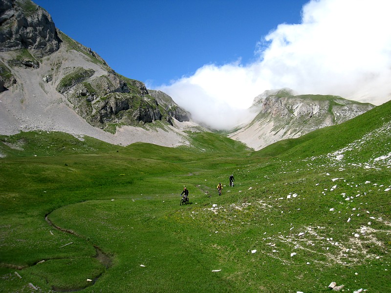 Sous le col : les VTT gambadent sur le gazon