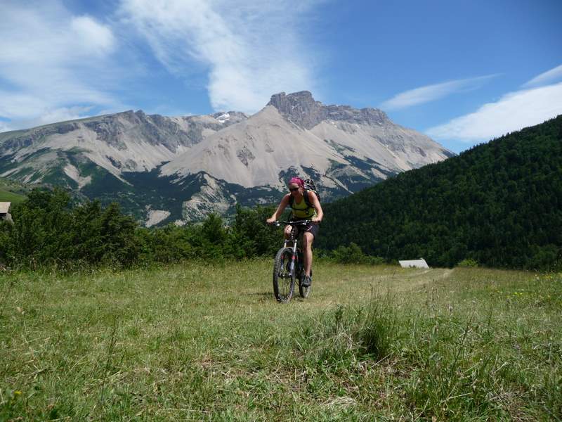 Col de Plate Contier : Montée au col de Plate Contier sur fond de Tête de la Cluse