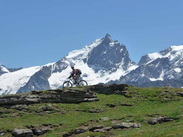 Vtt sur fond de Meije : Vtt sur la Meije