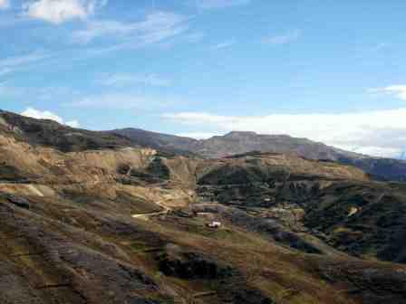 #2 vue sur la mine : la vur sur la mine laisse apercevoir les degat causés a la cordillere vue sur la mine : la vur sur la mine laisse apercevoir les degat causés a la cordillere