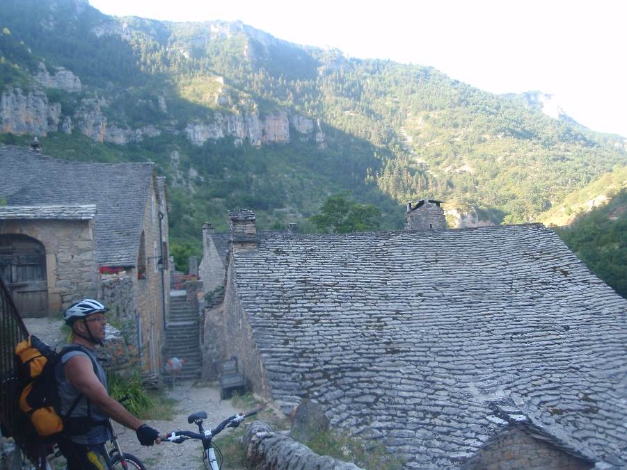 Gorges du Tarn : Toiture typique du Causse