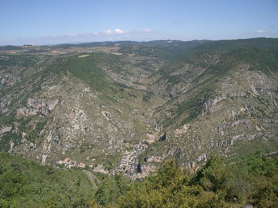 Montée sur Coperlac : Vue sur Ste Enimie