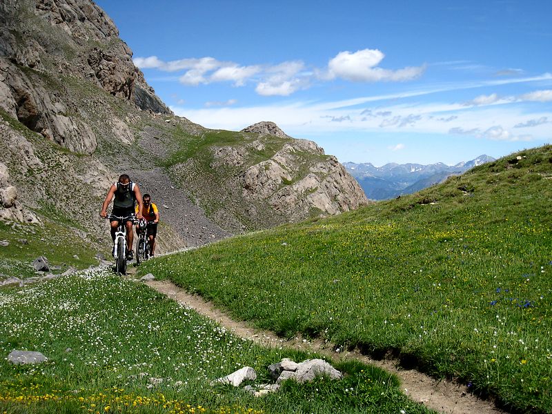 Col de Vallouise : arrivée au col dans un cadre bucolique, ensuite ce sera plus engagé