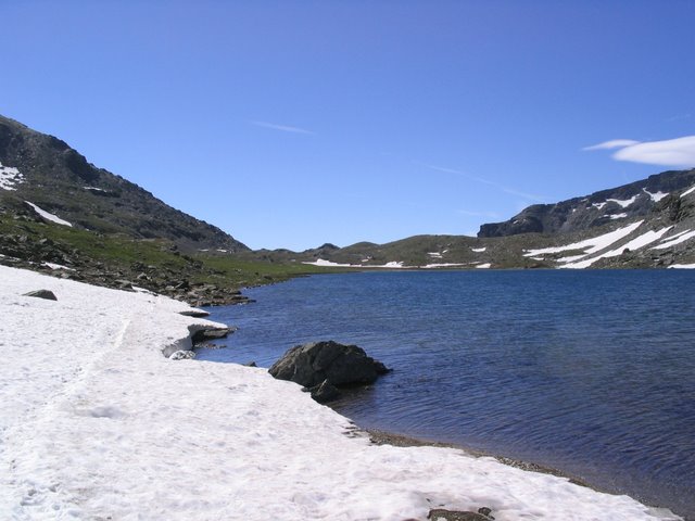 lac de Savine : le lac de Savine bien entouré