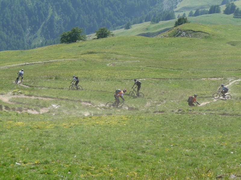 Malrif : Petit train dans la descente sur Aiguilles