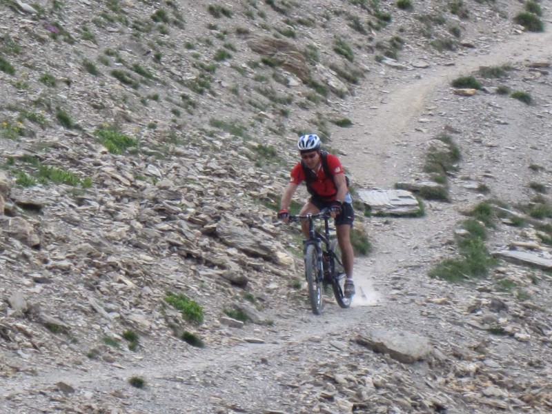 #9 Collet du Peyron : Descente quelque peu technique sur pierrier au départ Collet du Peyron : Descente quelque peu technique sur pierrier au départ