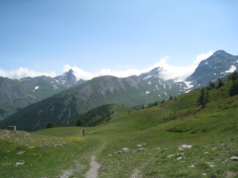 #2 Collette : la descente vers la Bergerie et les classiques débordemnts nuageux vers Urine et Bric Bouchet. Collette : la descente vers la Bergerie et les classiques débordemnts nuageux vers Urine et Bric Bouchet.