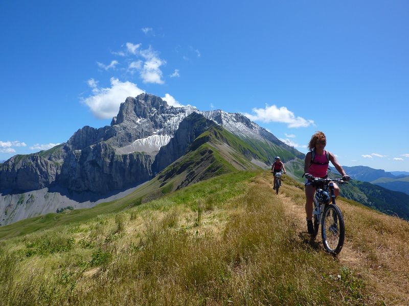 #5 Aiguille de l Aiguille de l'Obiou : Au sommet avec le maître des lieux en toile de fond