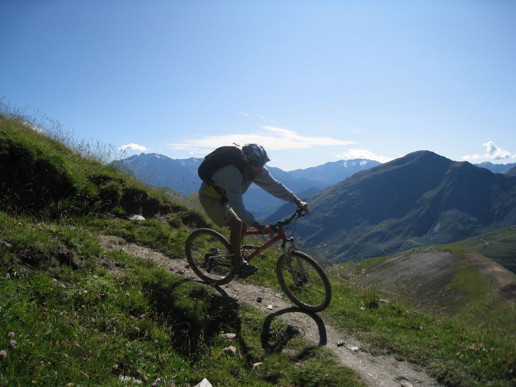 #29 Bast : Bast enchaine les epingles de la descente de Besse. trop bon !!! Bast : Bast enchaine les epingles de la descente de Besse. trop bon !!!