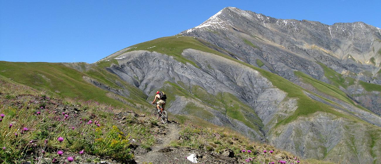 #12 Pic du mas de la Grave : Bast pédale en direction de la crête de Rachas Pic du mas de la Grave : Bast pédale en direction de la crête de Rachas
