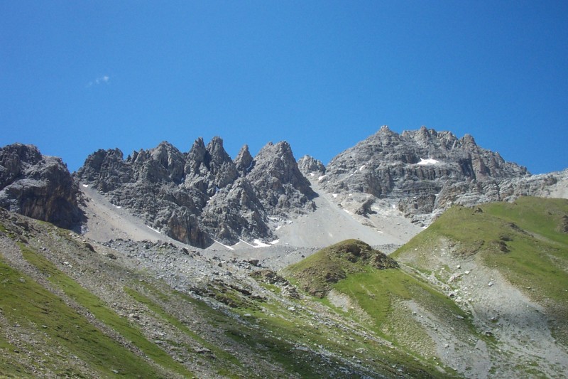 #7 Pic de Rochebrune : Vue depuis le début de la descente dans le vallon des Chalmettes. Pic de Rochebrune : Vue depuis le début de la descente dans le vallon des Chalmettes.