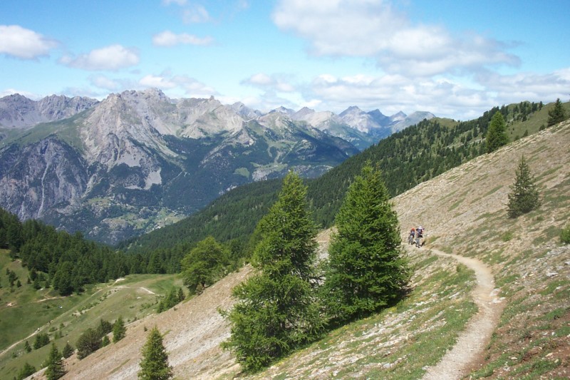 #9 Sentier à flanc : Superbe sentier où pédaler relève plus du mental que du physique ! Sentier à flanc : Superbe sentier où pédaler relève plus du mental que du physique !
