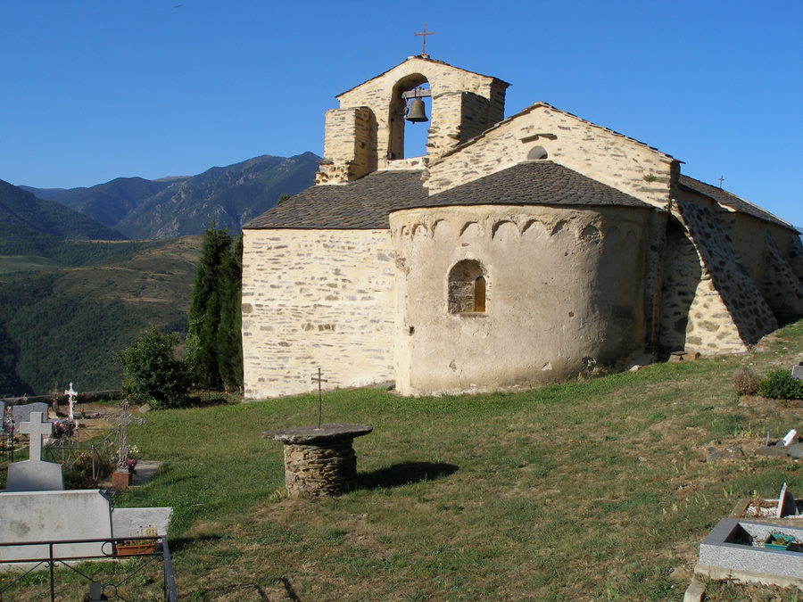 Eglise de Jujols : sur fond de ciel catalan