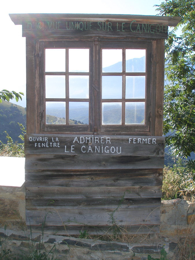 Fenêtre avec vue : dans le village de Jujols