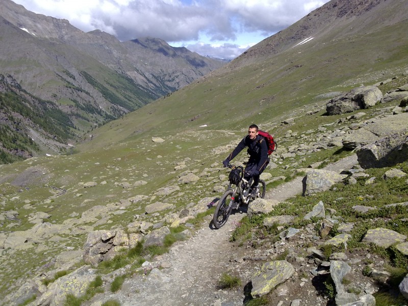 avant le col valante : pour illustrer la variante en monté pour acceder au refuge sous le viso. tres peu d portage, si on ne s'economise pas trop