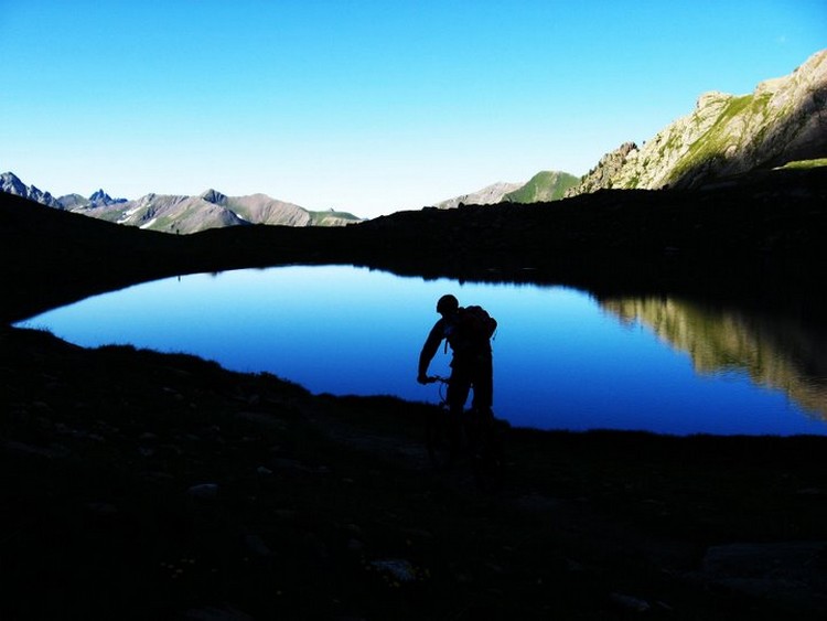 Col Vieux : Lac sous le col Vieux, encore 800 de D-