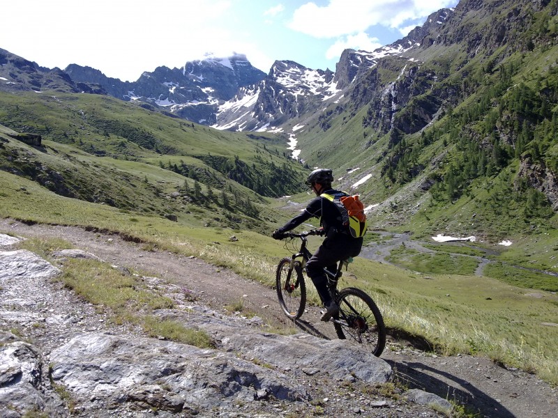 avant le col valante : pour illustrer la variante en monté pour acceder au refuge sous le viso. tres peu d portage, si on ne s'economise pas trop