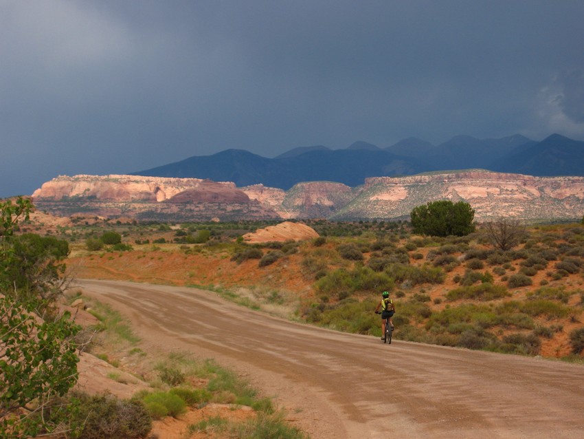 #2 Porcupine rim trail : L Porcupine rim trail : L'orage gronde sur le Monts de La Sal