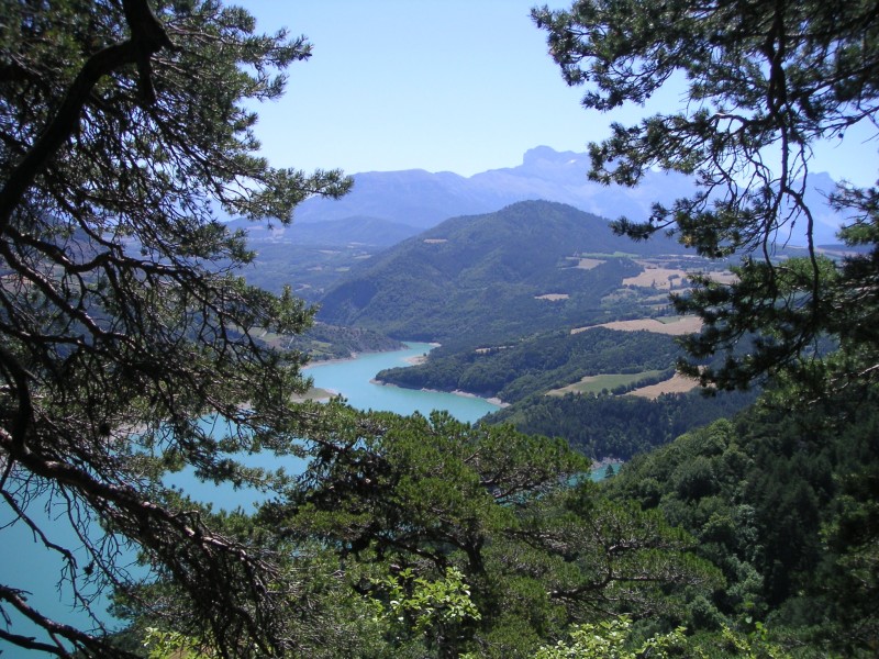 Panorama : Dans la descente vers Herbelon : le lac et l'Obiou derrière, bizarre de voir là où j'étais hier...