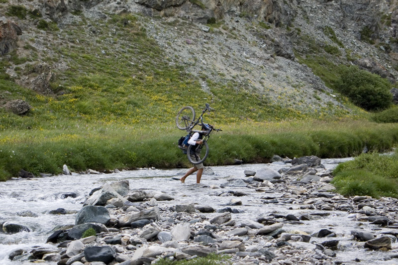 Traversée de l'Ubaye : Faute de passerelle...