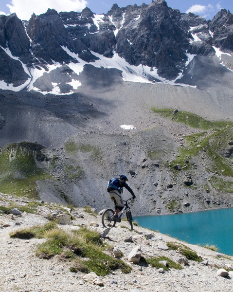 #3 Col de Girardin : Descente sur le lac Ste Anne Col de Girardin : Descente sur le lac Ste Anne