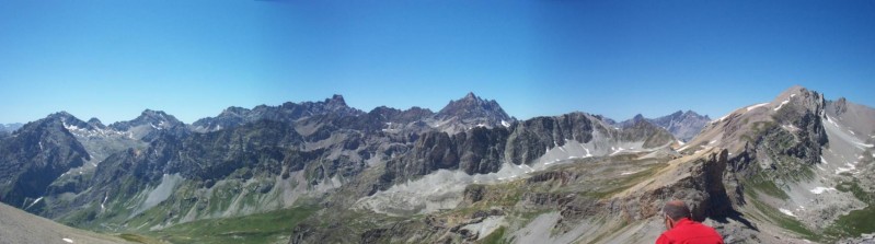 Groupe du Chambeyron : Vue du sommet, le Brec à gauche et l'Aiguille à droite