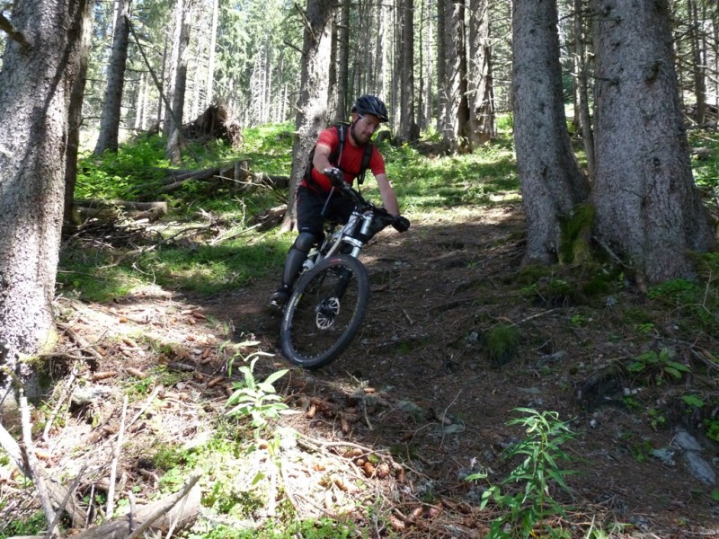 #14 Descente : Une petite épingle rapide et bien négocié. Descente : Une petite épingle rapide et bien négocié.