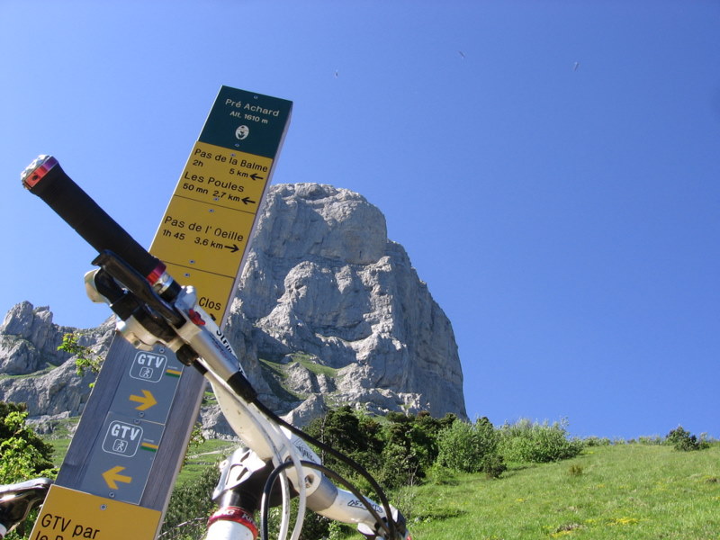 Bouclette en Vercors Oriental : Pré Achard et l'une des deux!