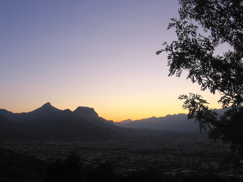 Grenoble : 5H20 Le jour pointe sur Grenoble